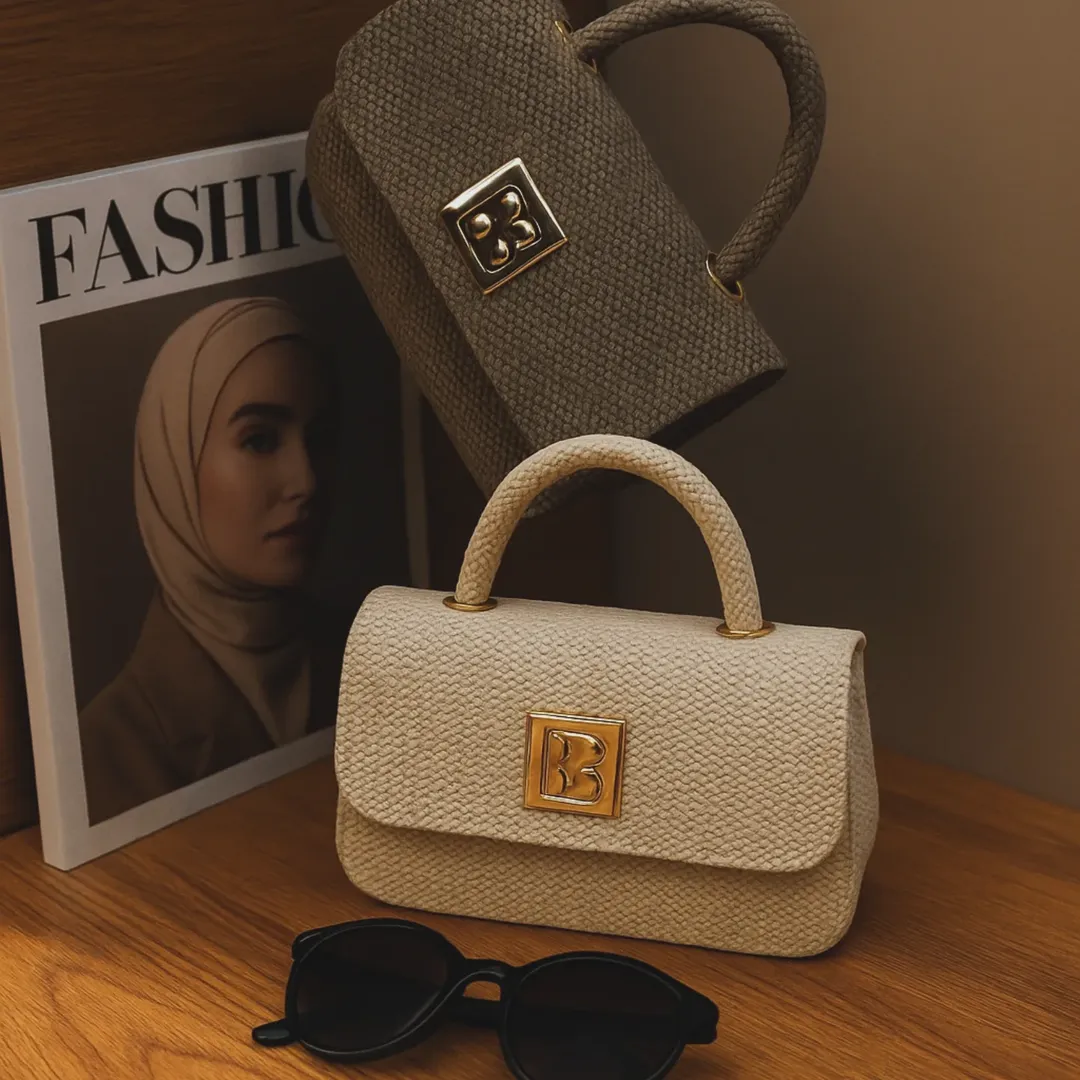 کیف دستی زنانه طرح بالمن رنگ کرم با بند بلند