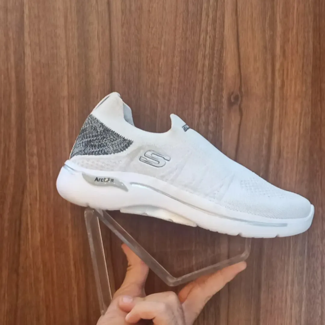 کتونی اسکیچرز پیاده‌روی مردانه رنگ طوسی، سبک و قابل شستشو، مناسب روزمره از کفش ثامن