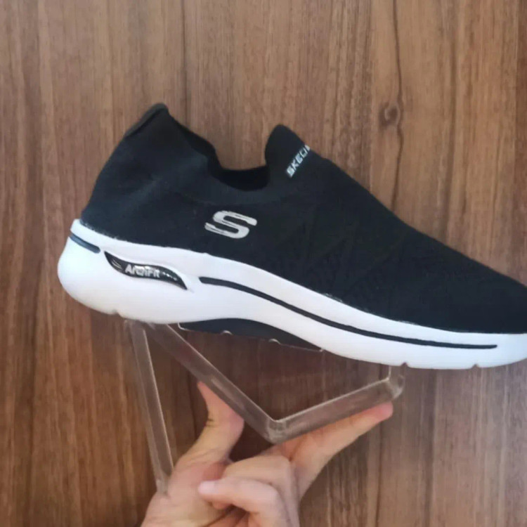 اسکیچرز پیادهروی سفید مشترک، زیره EVA ضد ترک و زردی، پشتیبانی از قوس پا