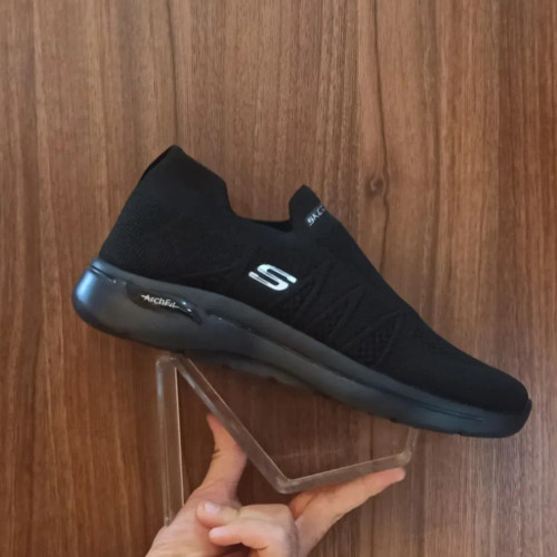 کفش اسکیچرز پیادهروی زنانه تمام مشکی، رویه تنفسپذیر TPU و زیره EVA راحت