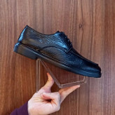 کفش چرم طبیعی مردانه شرانگ مشکی، رویه چرم گاوی نرم و زیره EVA بسیار سبک، از کفش ثامن