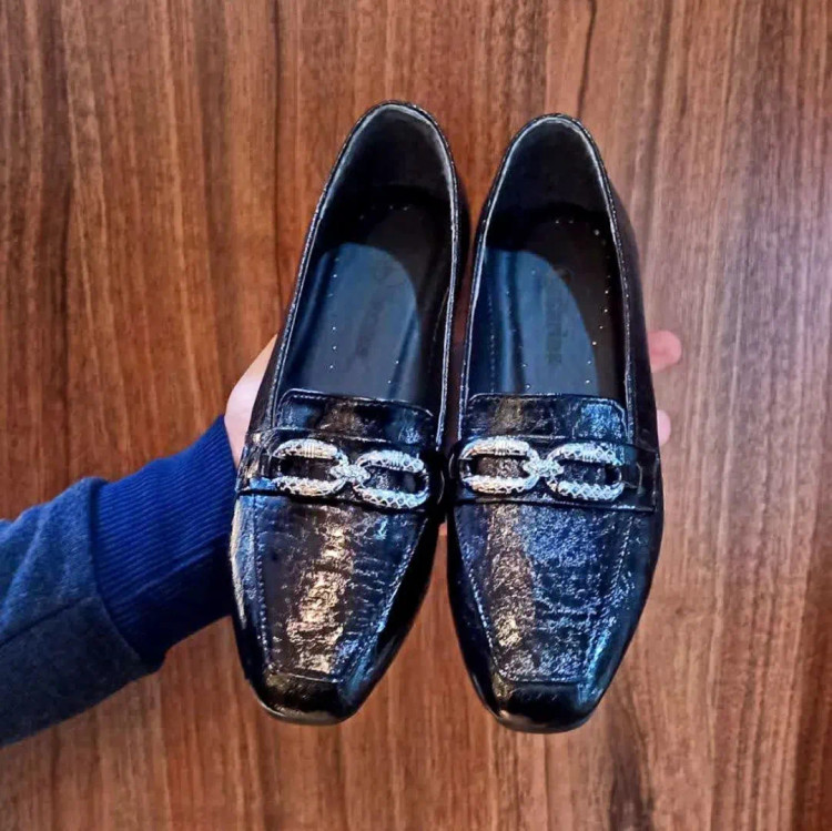 کالج مشکی زنانه شیک با زیره PVC دو سانتی و یراق زیبا، مناسب استایل اداری و مجلسی