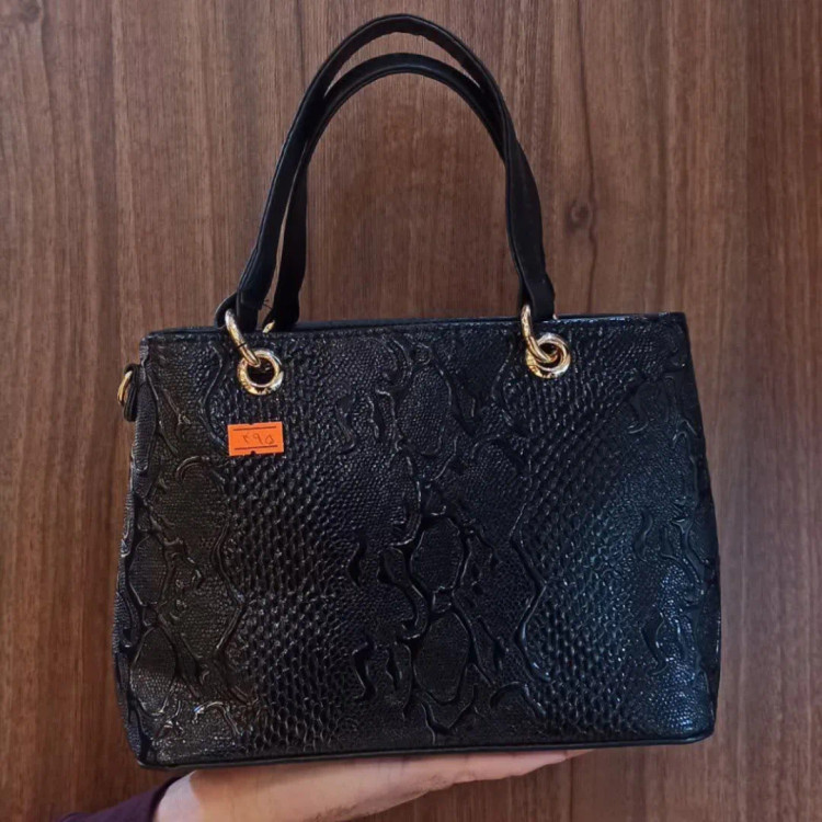 کیف زنانه شیک مجلسی با کیفیت متریال بالا، ورنی براق، مناسب استایل شب و مهمانی