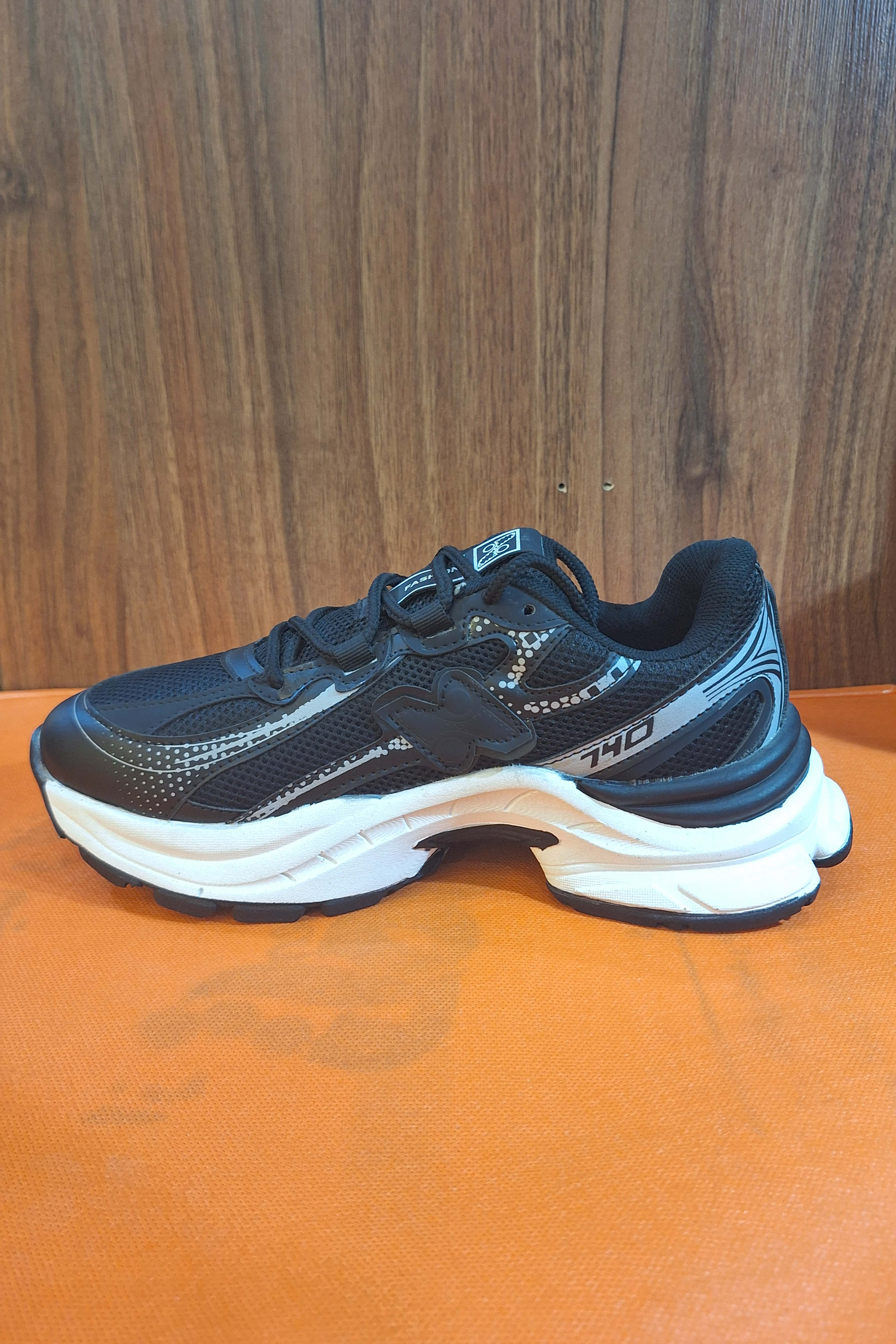 کتونی نیوبالانس مشکی کوچینلا، کفش اسپرت مردانه، کتونی پیاده‌روی.