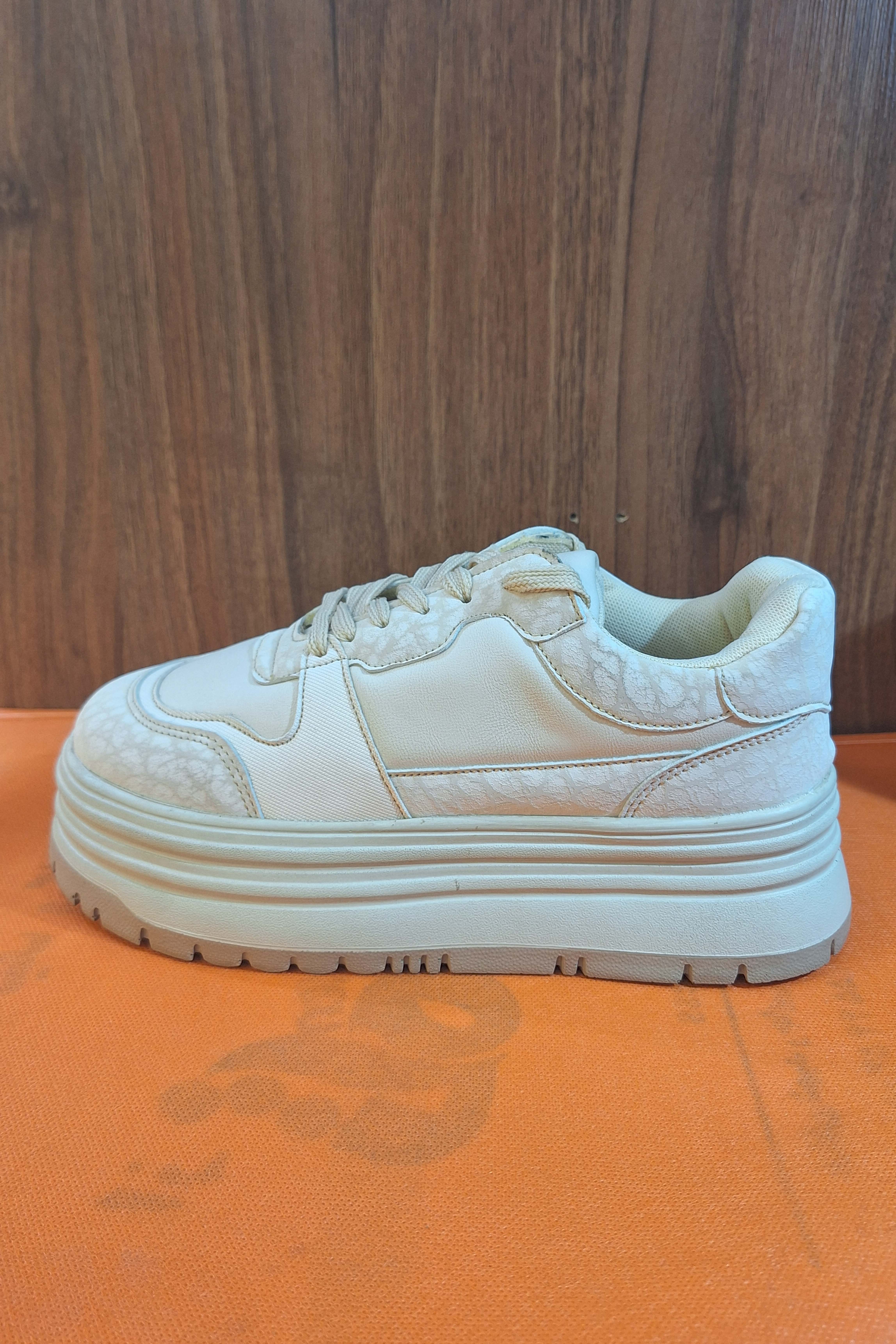 کتونی مونتلا کرم الوند، کفش اسپرت زنانه کرم، کتونی روزمره.