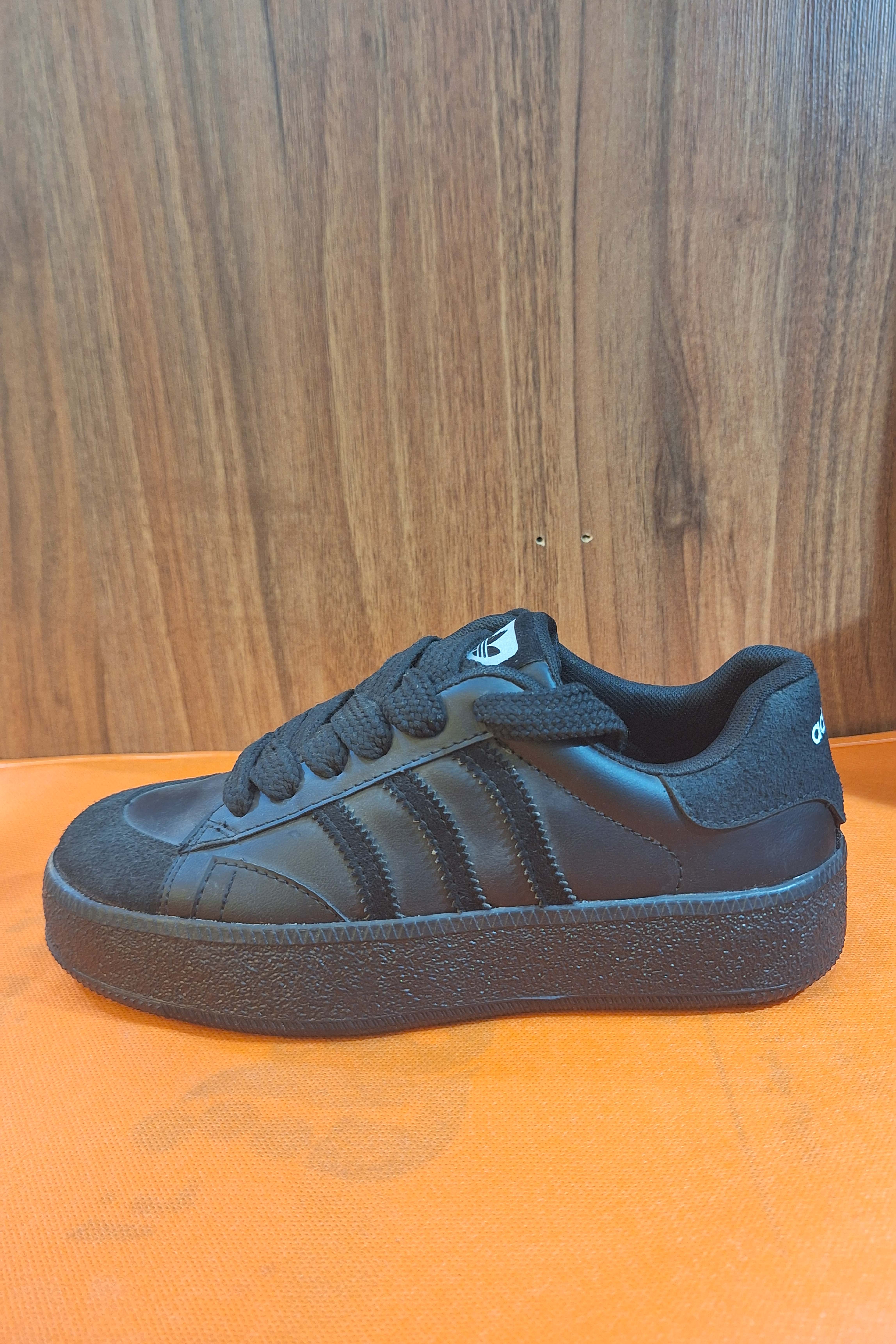 کتونی آدیداس مشکی کوچینلا، کفش اسپرت مردانه، کتونی روزمره.