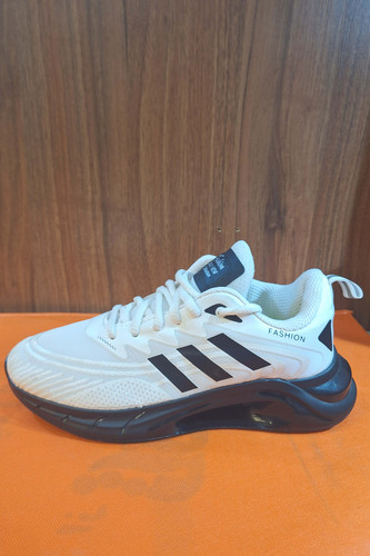کتونی آدیداس تونلی سفید رهاورد، کفش اسپرت مردانه سفید، کتونی راحتی.