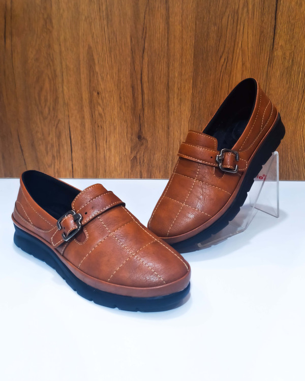 کفش-ثامن-طبی-سگکدار-روی-چرم-سوگو-زنانه-عسلی